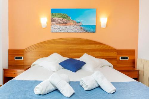 Hostal Manolita Hostal Manolita is perfectly located for both business and leisure guests in Ibiza. Featuring a complete list of amenities, guests will find their stay at the property a comfortable one. To be found a
