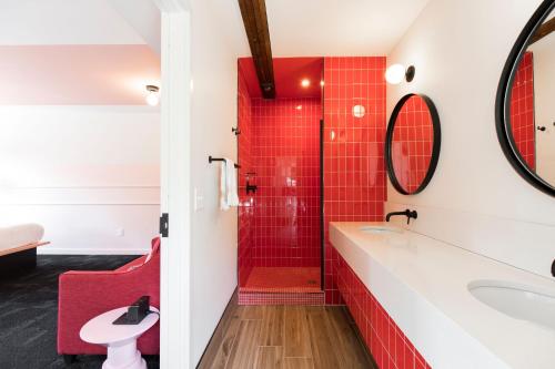 room detail thumbnail 2