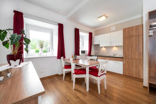 2 bedrooms, 3 beds