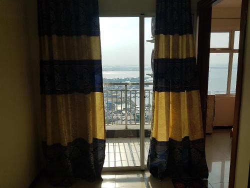 5 Beds 2 Bedroom Floor 20, Sea View, Fast Internet