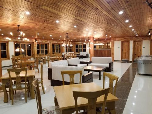 Restaurant, Chinar Resorts Sharan Valley in Shogran