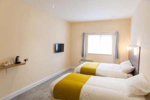 Halfway Hotel - image 14