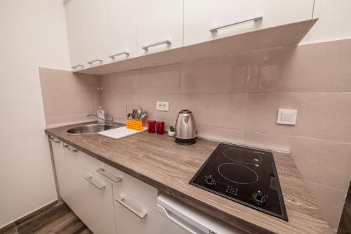 Kitchen, Blue Sea in Denovici