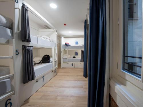 Bluesock Hostels Madrid - image 2