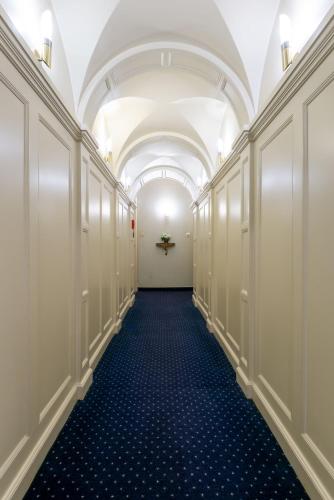 The Black Swan Hotel - main image