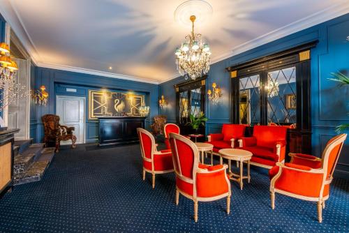 The Black Swan Hotel - image 3