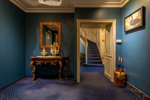 The Black Swan Hotel - image 4