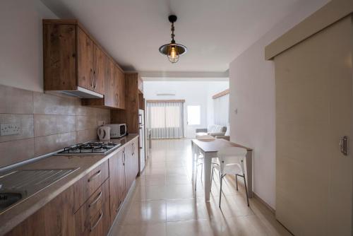 Deniz Airport Suites - image 11