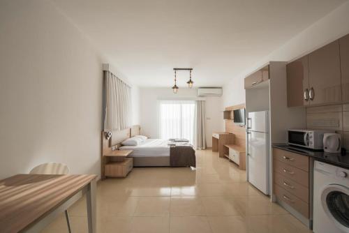Deniz Airport Suites - image 6