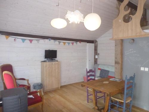 Den lille hytta ( le petit chalet ) gîte à louer Domfaing