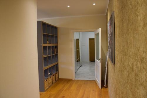 Létesítmények, Roses apartament in Birini