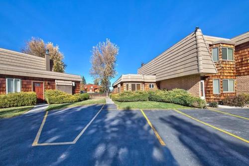 Popular attractions Area Nearby Property