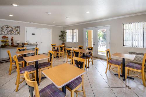 Food and beverages, Ramada by Wyndham Mountain View in San Jose (CA)
