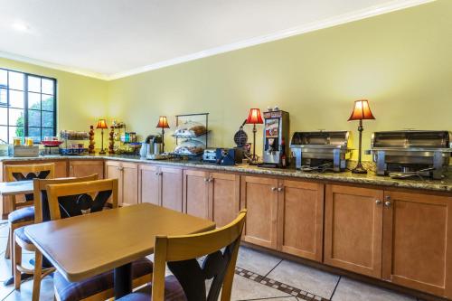 Ramada by Wyndham Mountain View - image 12