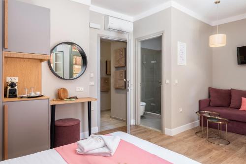 Viaggio Elegant Rooms - image 13