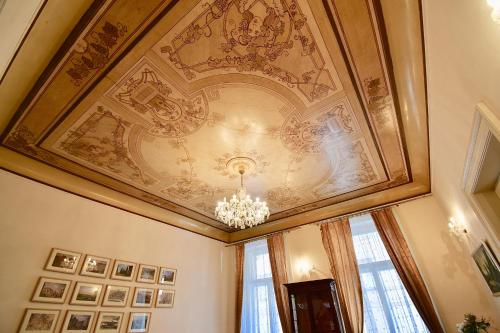 Stunning Charles Bridge Apartment, Praha (fotografie 5)