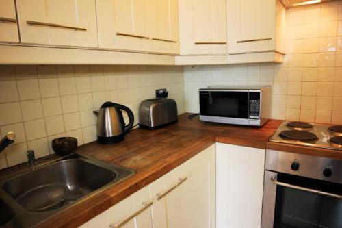 Prince Arthur - image 13