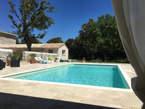 Swimming pool, gite la magnanerie in Réauville