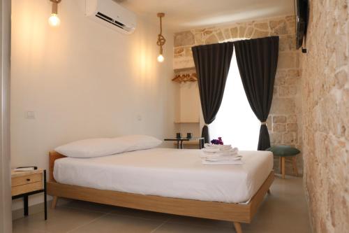 Deluxe Double Room with Shower