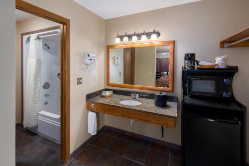 Bathroom, Rock Crest Lodge & Cabins in Custer (SD)