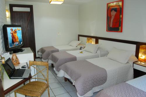 1 double bed, 2 twin beds