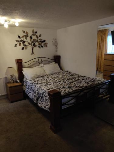 Tranquil Apartment, Edmonton, London