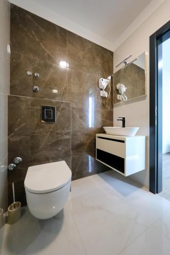 Superior Double Room image 8