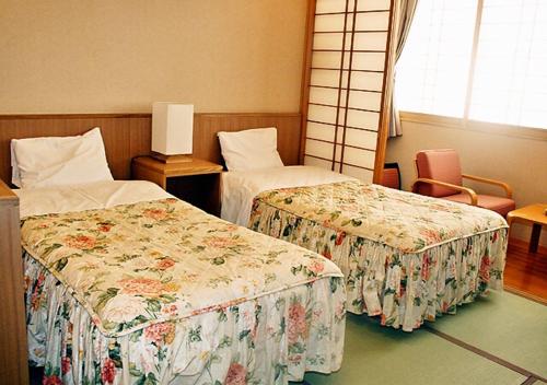 room detail thumbnail 2