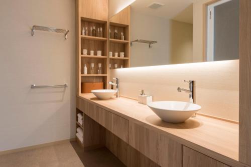 Superior Double Room with Two Double Beds image 2