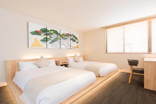 Superior Double Room with Two Double Beds image 4