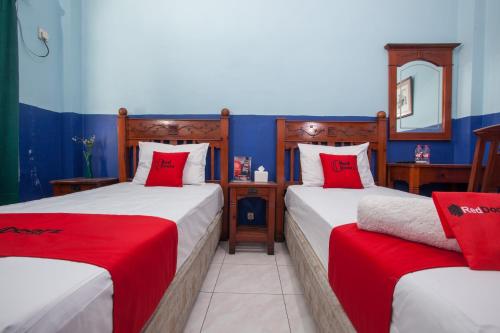 Twin Room image 7