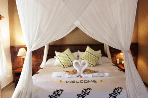 Bed, The Banyan Menjangan near West Bali National Park