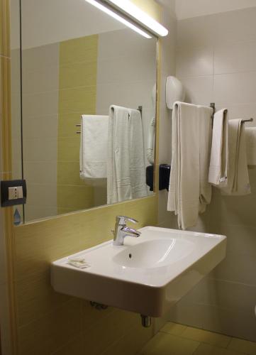 Hotel 106 - image 7