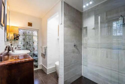 Bathroom, 2 Bed Renovated Terrace - Erskinville in Newtown