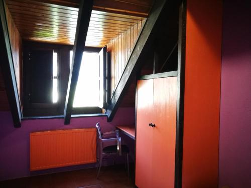 2 twin beds