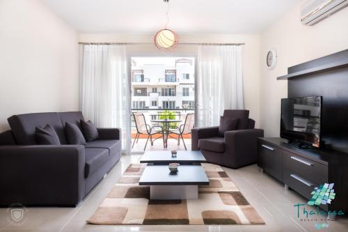 Three Bedroom Ariel Apartment with Sea View
