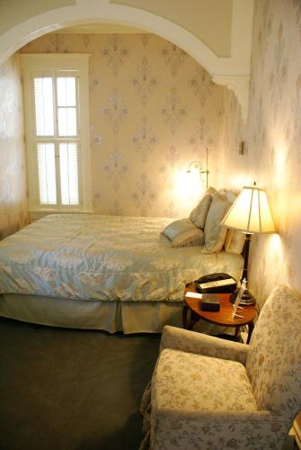 Nob Hill Inn