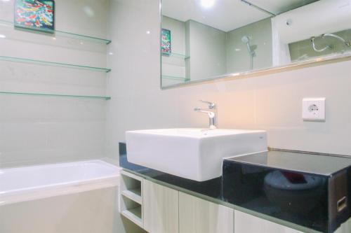 Spacious Studio Apartment @ Azalea Suites By Travelio