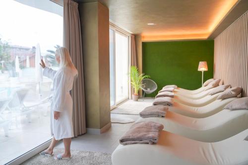 International Beach Hotel - image 6