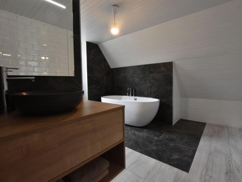 Charming holiday house with romantic garden and bubble bath in quiet location gîte à louer Sint-Hubertus