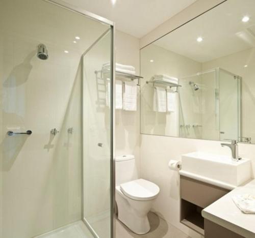 Best Western Plus Travel Inn Hotel Room Type - Deluxe Triple Room