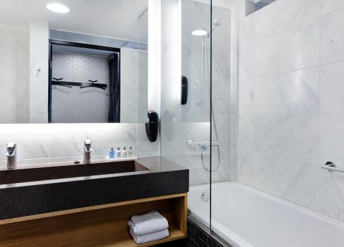 Bathroom, Radisson Blu Hotel Espoo in Espoo