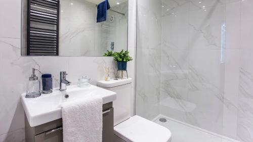 Bootham Luxury Apartments - image 8