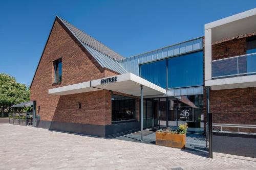 Sissepääs, Hotel 46 in Well
