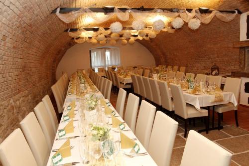 Banketu zāle, Hotel Gold Chotoviny in Čotovini