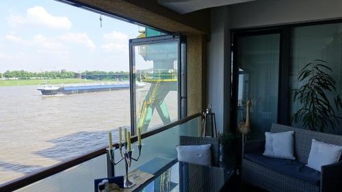 Großzügiges Zimmer mit Badezimmer in Rheinwohnung, Cologne (photo 10)
