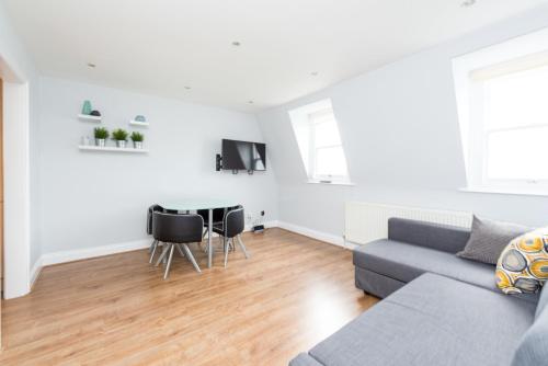 Camden Apartment E/Apartment - image 3