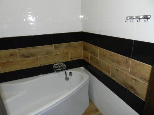 3-room Luxury Apartment 100m2 on Sobornyi Avenue 193 by GrandHome - image 4
