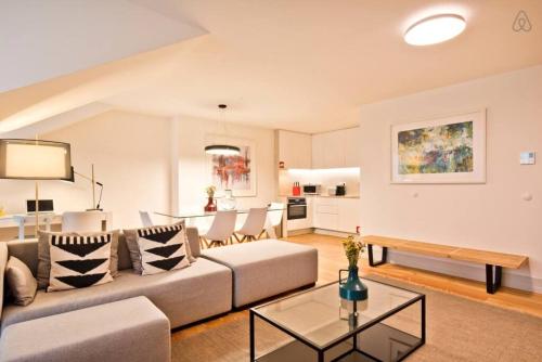 Penthouse with River View - Baixa Alfama 4