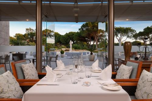 مطعم, Pestana Vila Sol - Vilamoura Premium Golf Resort in فيلامورا